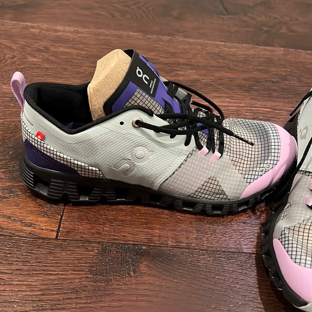 On cloud x shift sneakers purchased the wrong size. Only worn once